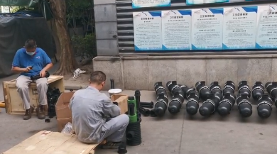 疊片污水處理器，正在裝配